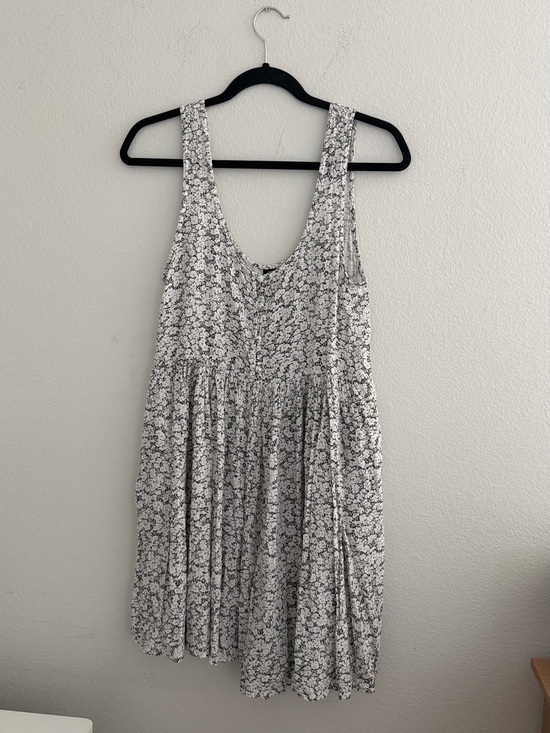 Volcom Dresses & Skirts - Volcom White and Black Floral Scoop-Neck Mini Dress
